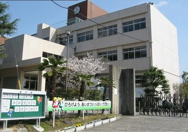 中通小学校まで400m