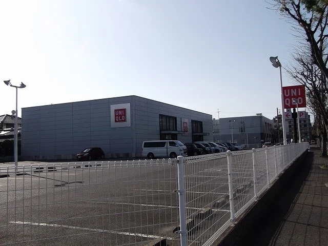 ユニクロまで2100m