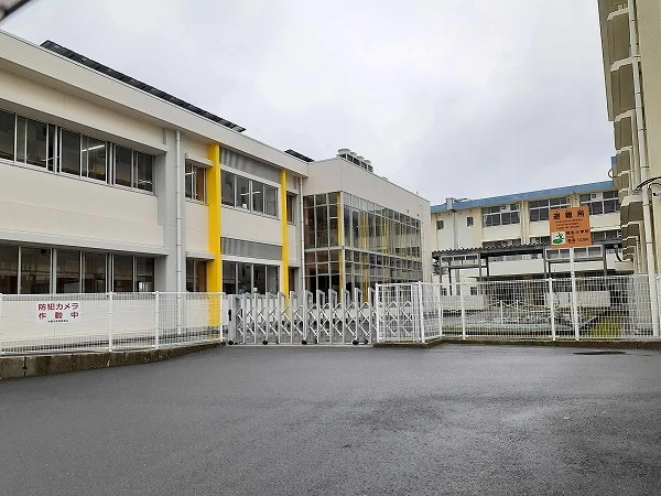 稲生小学校まで974m