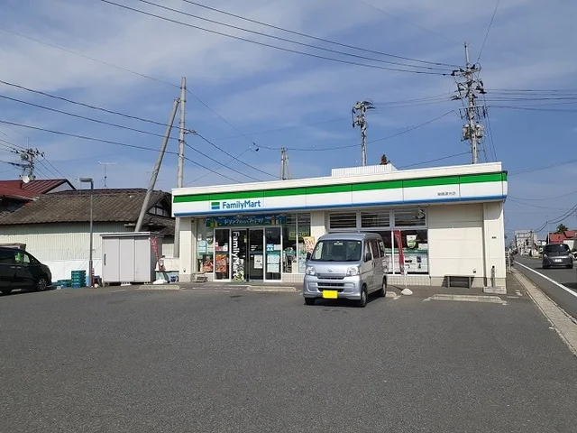 ファミリーマート築館源光店まで800m