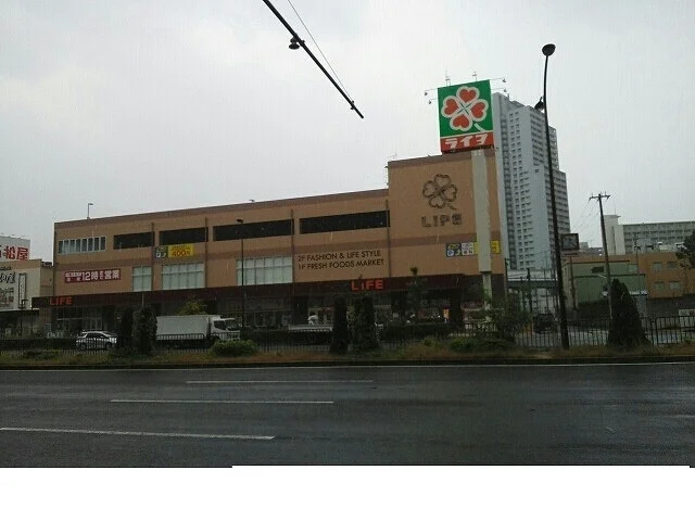 ライフ春日野道店様まで400m