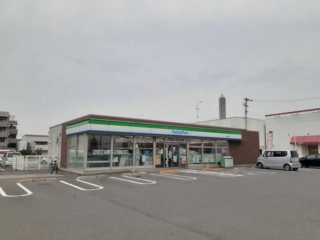 ファミリーマート宇多津浜店まで370m