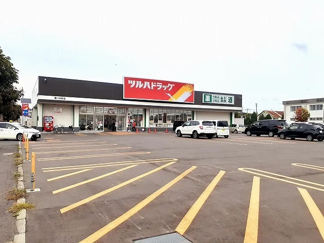 ツルハドラッグ　滝川本町店まで300m