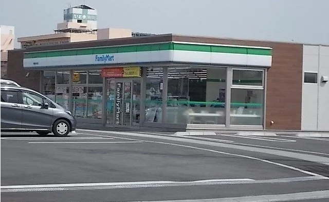 ファミリーマートさんまで250m