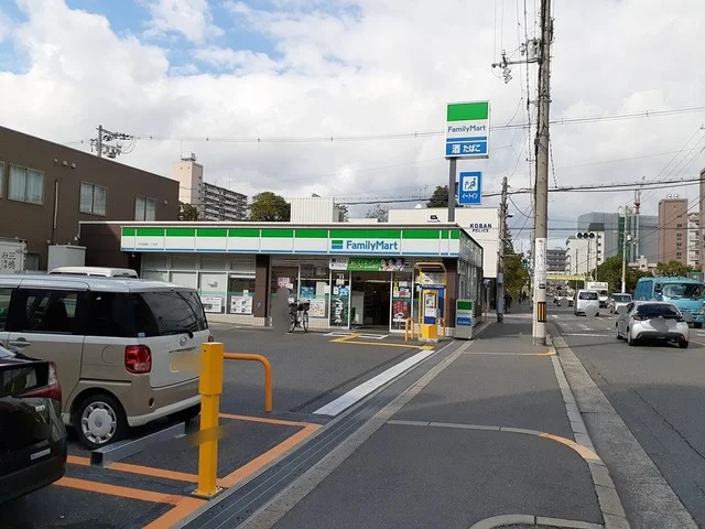 ファミリーマート中加賀屋店まで201m