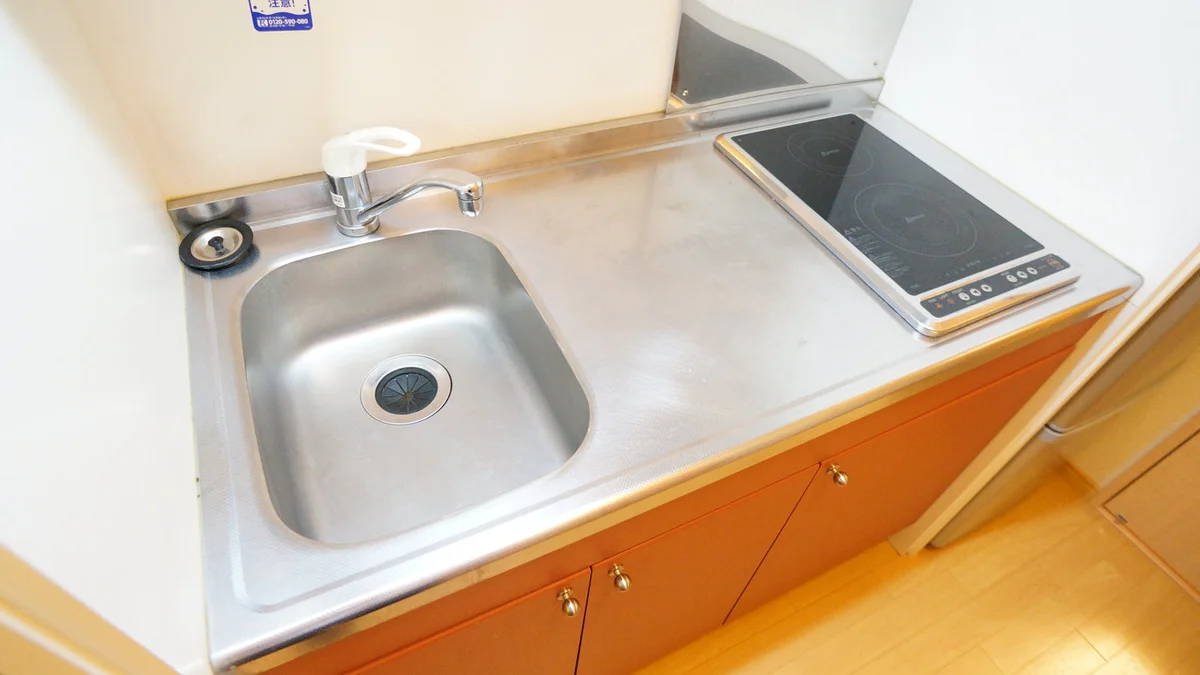 コンパクトなキッチンで掃除もらくらく。