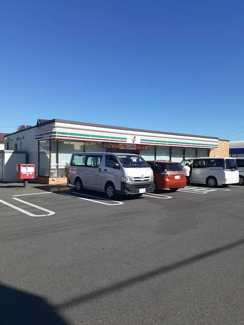 セブン・イレブン花野井北店まで500m