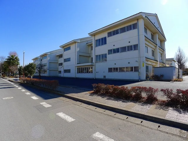 館林市立第一小学校まで1200m