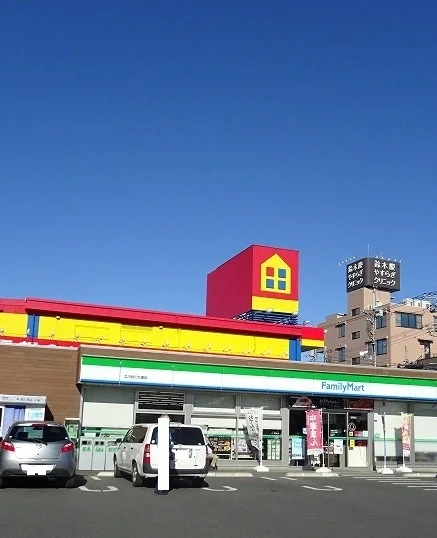 ファミリーマートまで650m