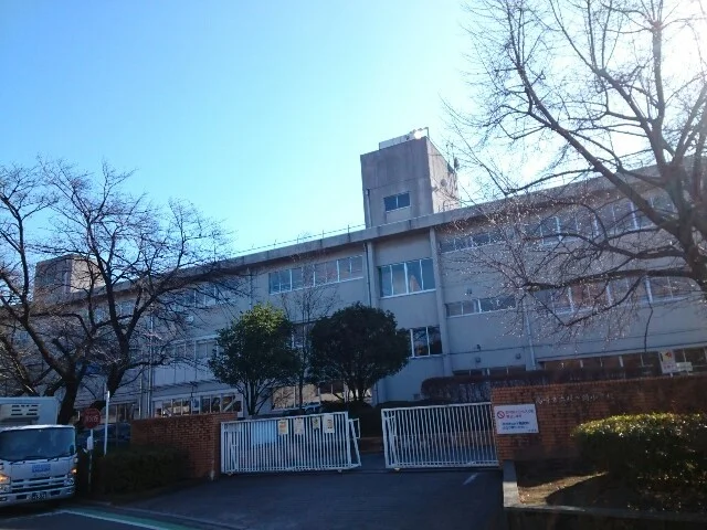 市立堤ヶ岡小学校まで450m