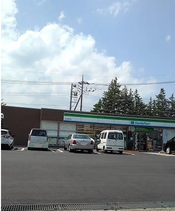 ファミリーマートまで600m