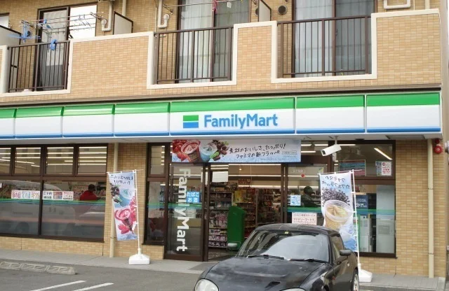 ファミリーマートまで450m