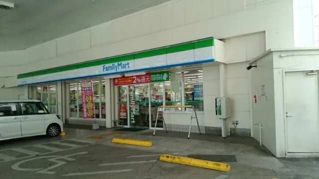 ファミリーマート壺屋一丁目店まで240m