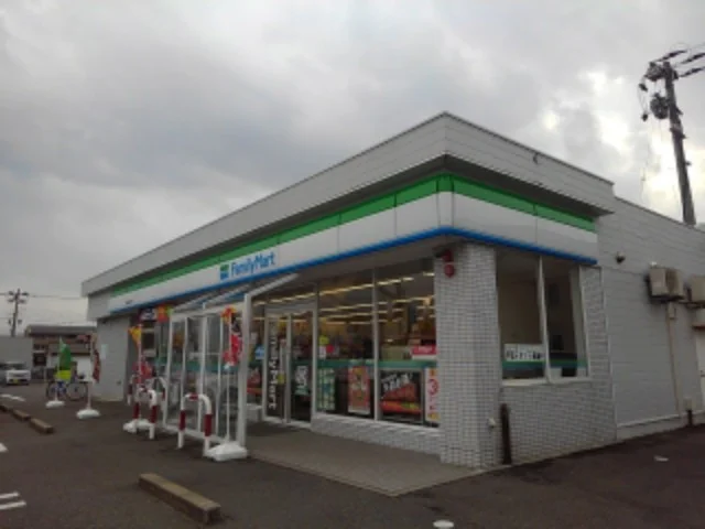 ファミリーマート新潟逢谷内店まで500m