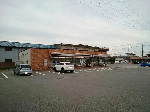 セブンイレブン蓮花寺店まで750m
