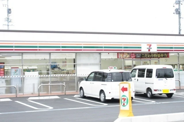 セブンイレブン松阪豊原町西まで400m