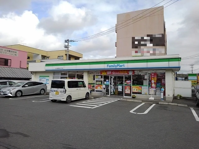 ファミリーマート東合川４丁目店まで390m