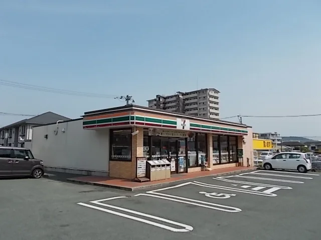 セブンイレブン鶴羽田店まで2200m