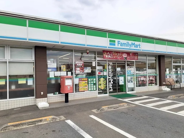 ファミリーマートフレスト陽光台まで800m