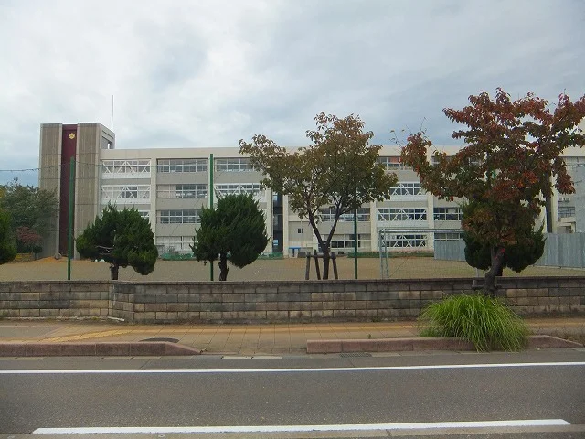 大手町小学校まで1000m
