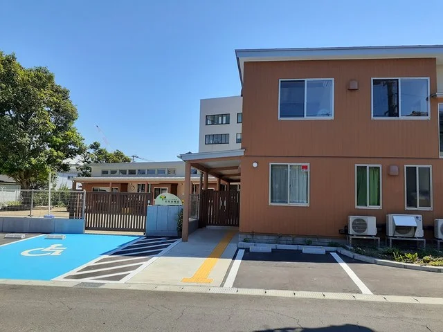 若葉幼稚園まで1000m