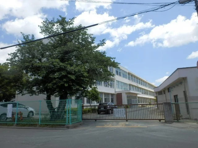 浜松市立曳馬小学校まで1500m