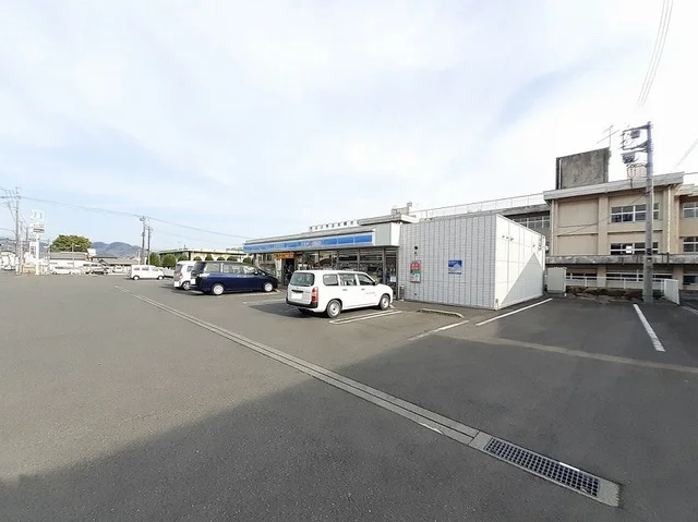 ローソンみどり市大間々町店まで310m