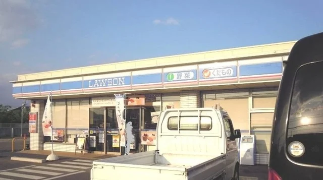 ローソン笛吹御坂成田店まで800m