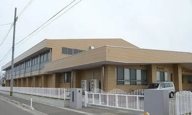 吉田南小学校まで2100m