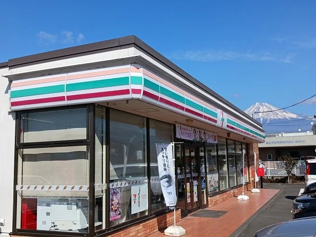 セブンイレブン　富士市津田町店まで110m