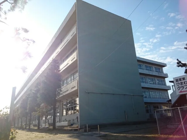 新潟市立葛塚東小学校まで290m