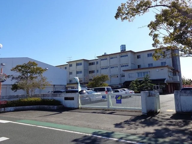 西都台小学校まで350m