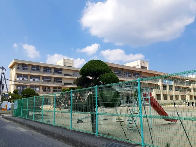 深津小学校まで550m
