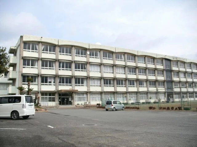 南部中学校まで1300m