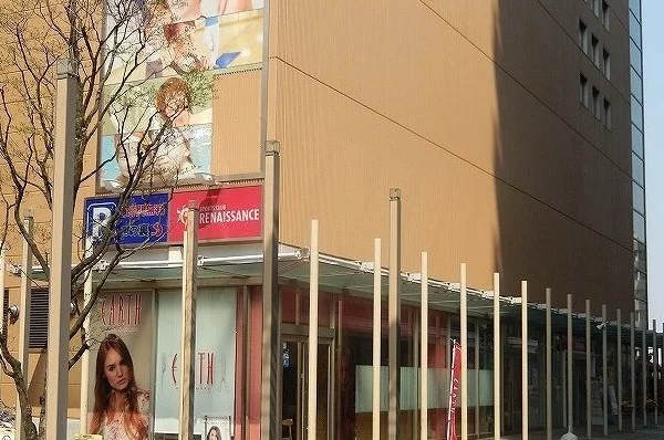 ルネッサンスまで1200m