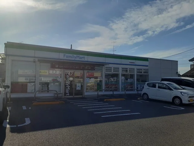 ファミリーマート梅郷駅前店まで85m