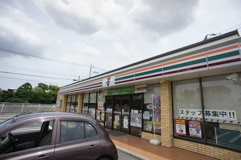 セブン・イレブン梅郷駅前店まで400m