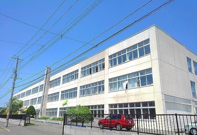 東川下小学校まで1200m