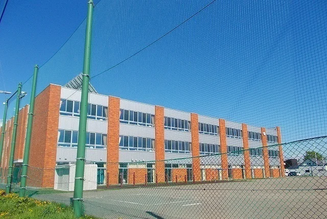 岩見沢小学校まで2000m