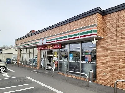 セブンイレブン新緑通店まで400m
