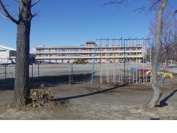 福島市立佐倉小学校まで2500m