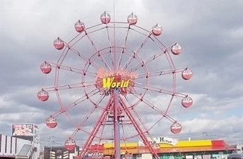 アメリカンワールドまで1300m