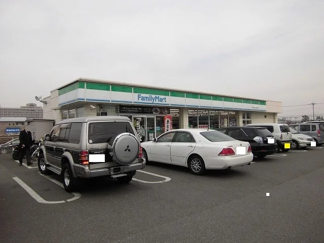 ファミリーマートまで550m