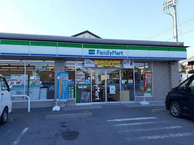 ファミリーマート半田南本町店まで860m