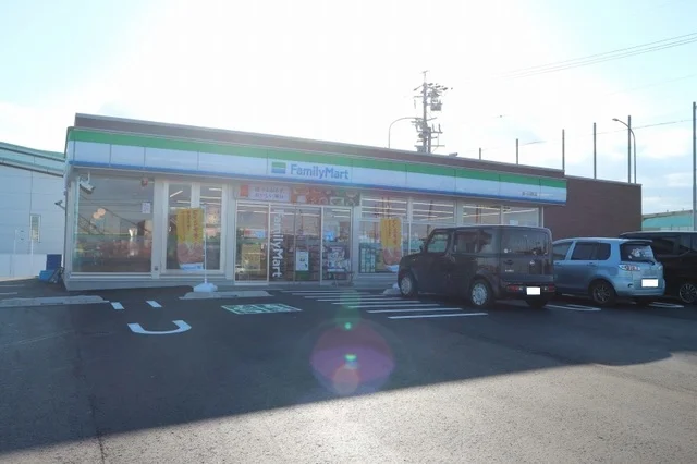 ファミリーマート国一川越町店まで500m