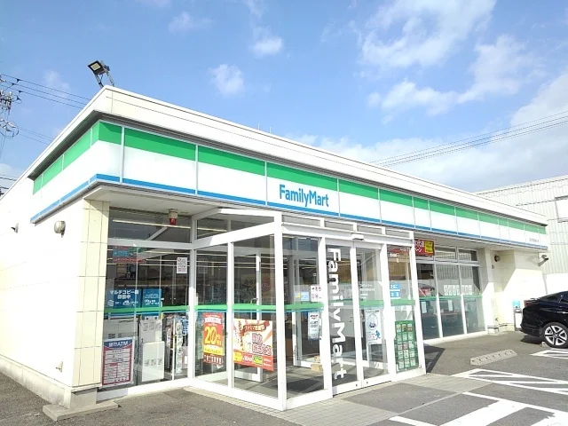 ファミリーマートまで600m