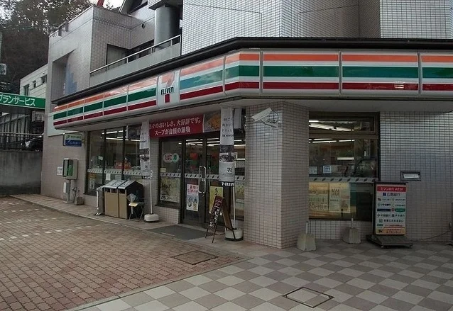セブンイレブンまで750m