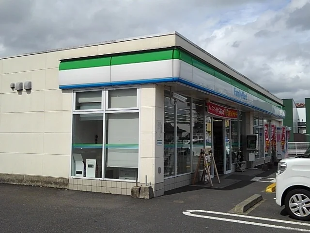 ファミリーマート国分向花店まで1200m