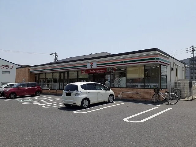 セブンイレブン鈴鹿阿古曽店まで400m