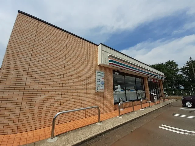 セブンイレブン上越子安店まで190m